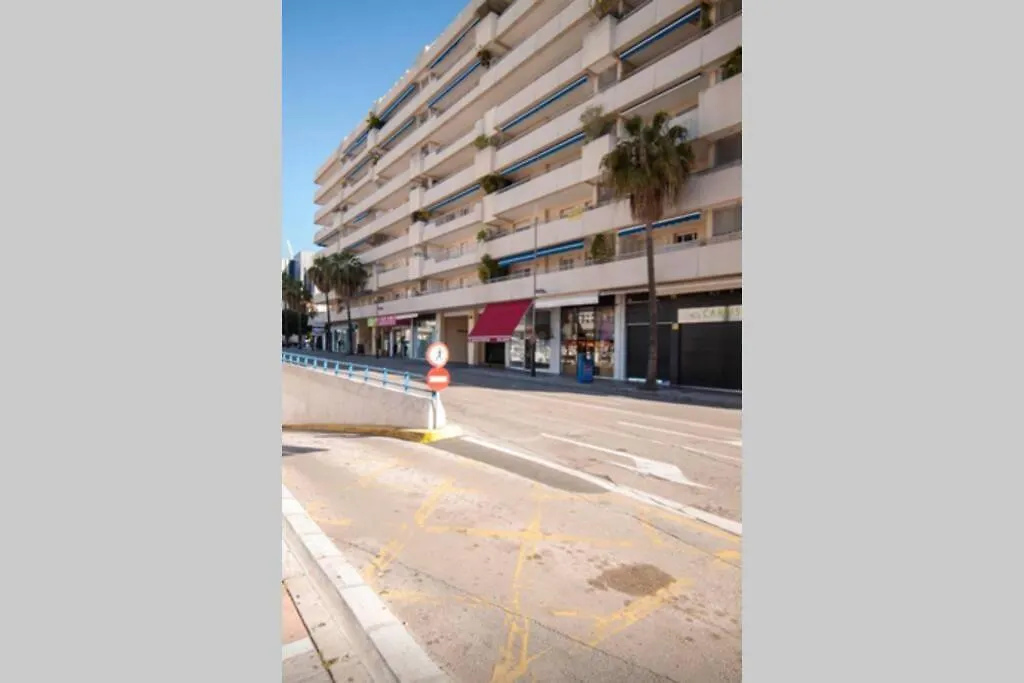 Penthouse In Marina Banus -Puerto Banus.Pool-Gym Apartment Marbella Spain